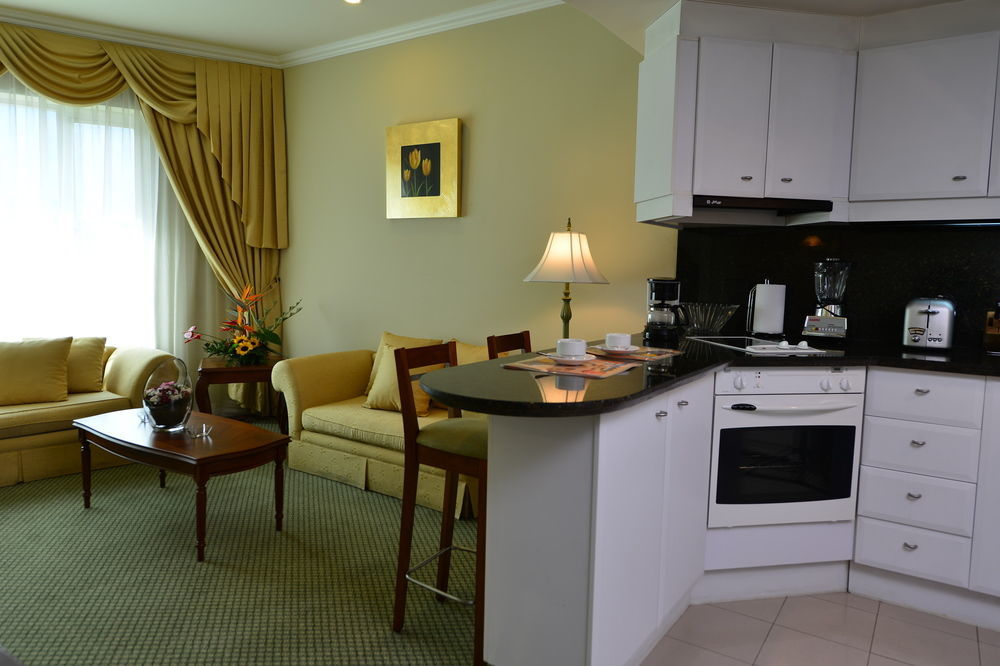 Aparta Hotel Torres De Suites Quito Zewnętrze zdjęcie