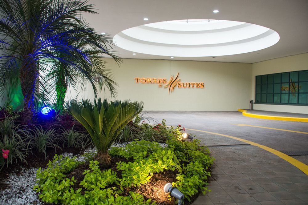 Aparta Hotel Torres De Suites Quito Zewnętrze zdjęcie